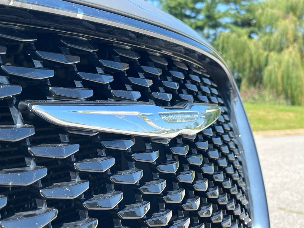 Used 2019 White Chrysler S image 11