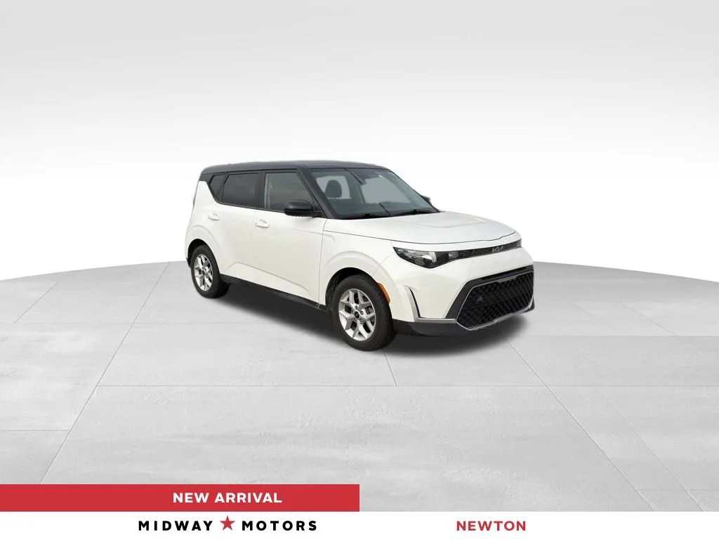 Used 2023 White Kia S image 1