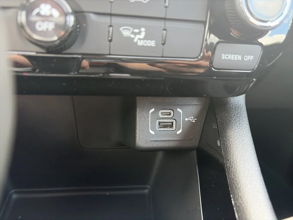 New 2026 Fathom Blue Pearl-Coat Exterior Paint Jeep Latitude image 25