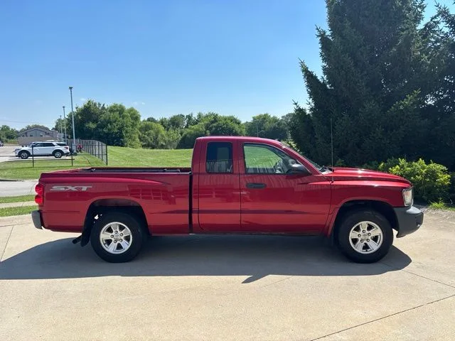 Used 2008 Red Dodge SXT image 4