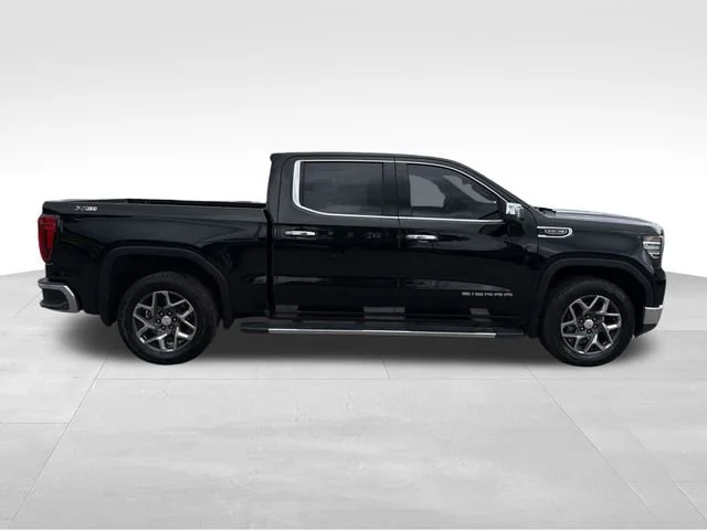 Used 2022 Onyx Black GMC SLT image 8