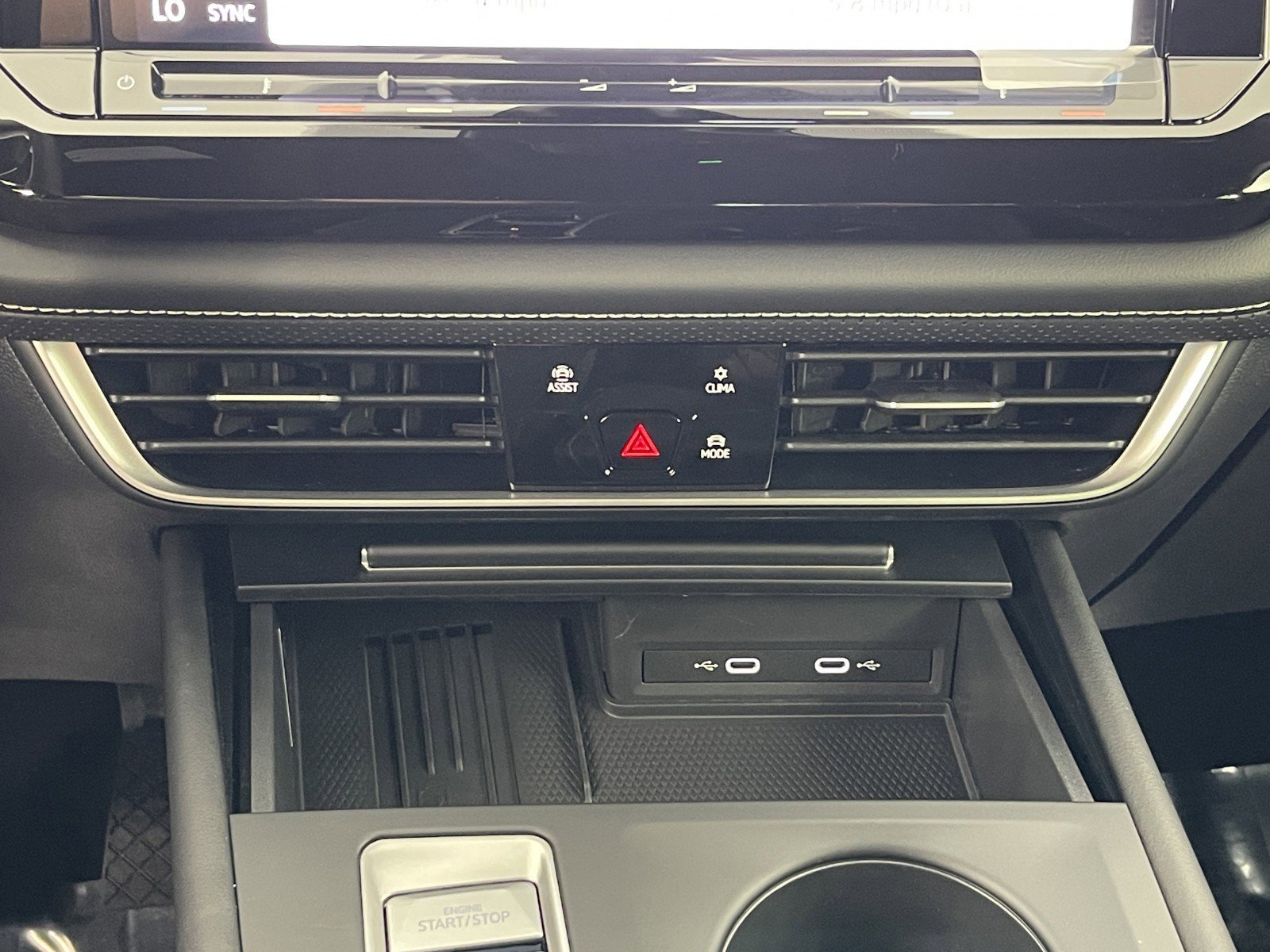 New 2026 Opal White Pearl Volkswagen 2.0T SE image 29
