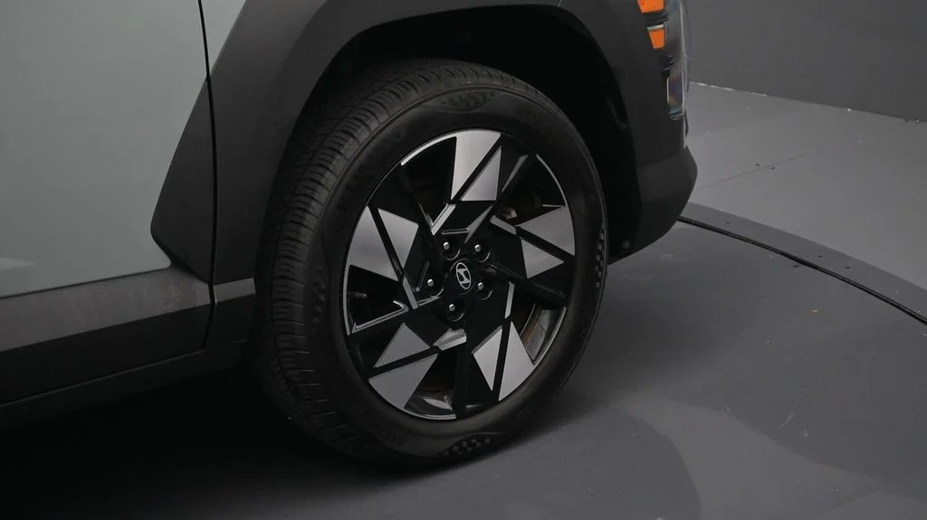 Certified Used 2024 Green Hyundai SEL image 6