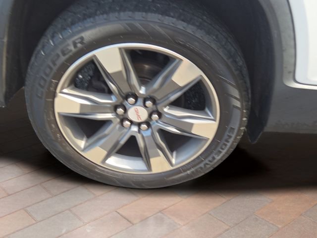 Used 2017 White Frost GMC SLT-2 image 29