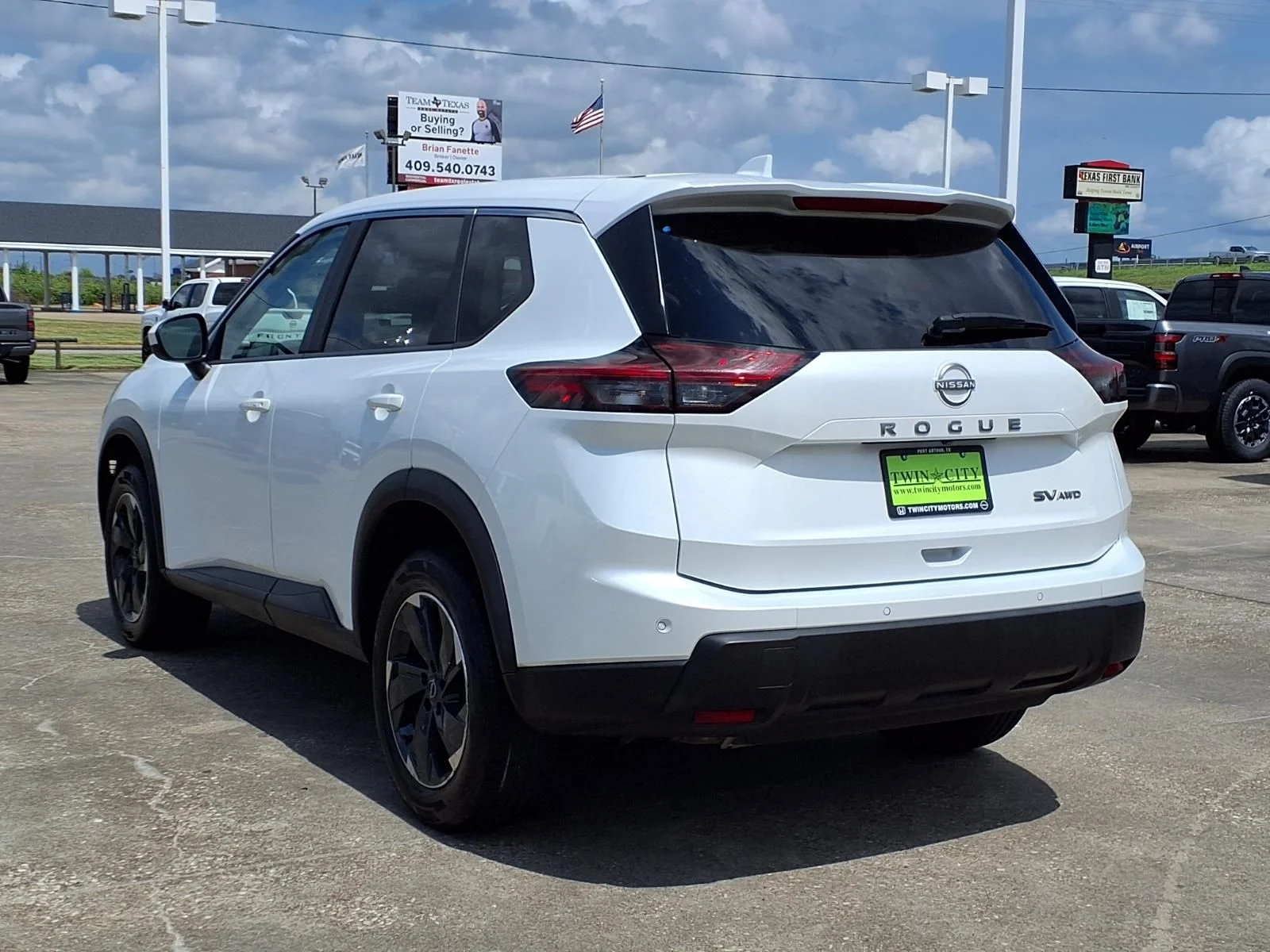 Certified Used 2024 White Nissan SV image 2