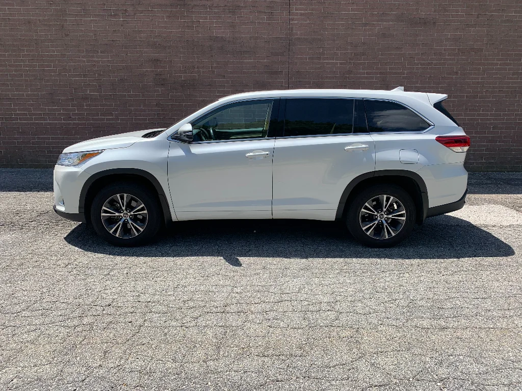 Used 2017 Blizzard Pearl Toyota LE Plus image 2