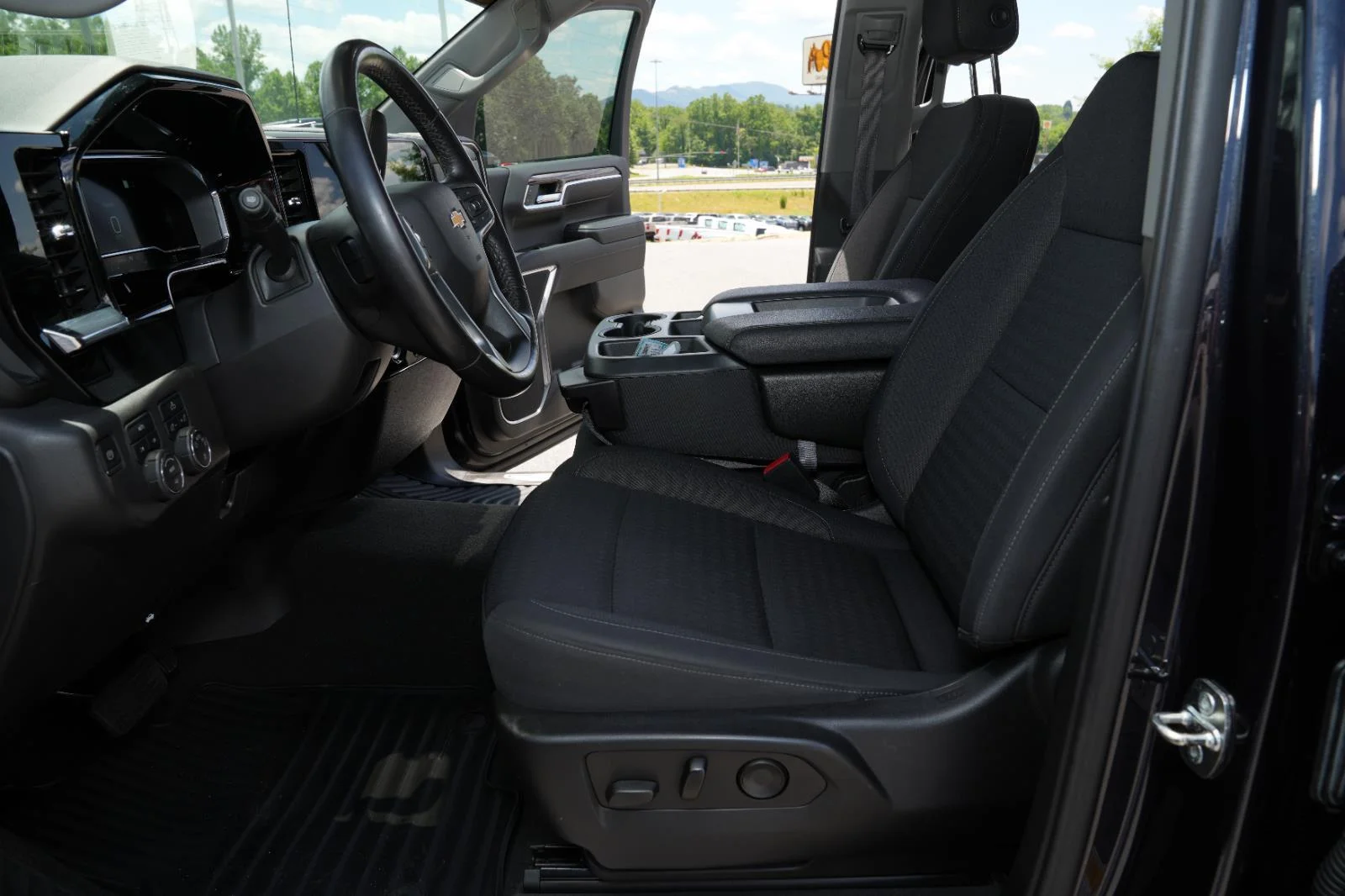 Used 2022 Dark Ash Metallic Chevrolet LT (2FL) image 18