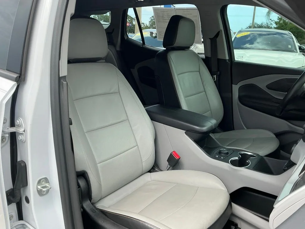 Used 2021 White GMC SLT image 23