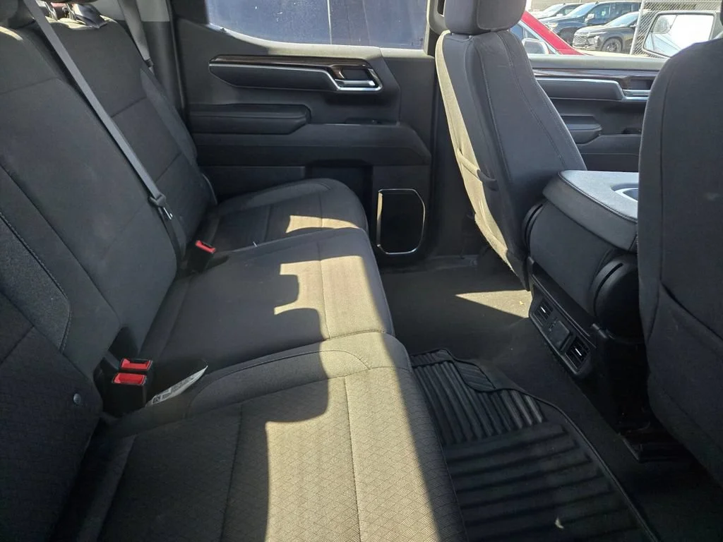 Used 2025 Summit White Chevrolet LT image 4