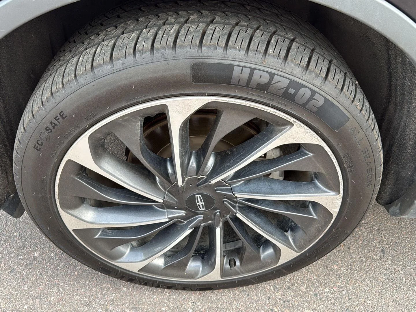 Used 2020 Infinite Black Metallic Lincoln Reserve image 2