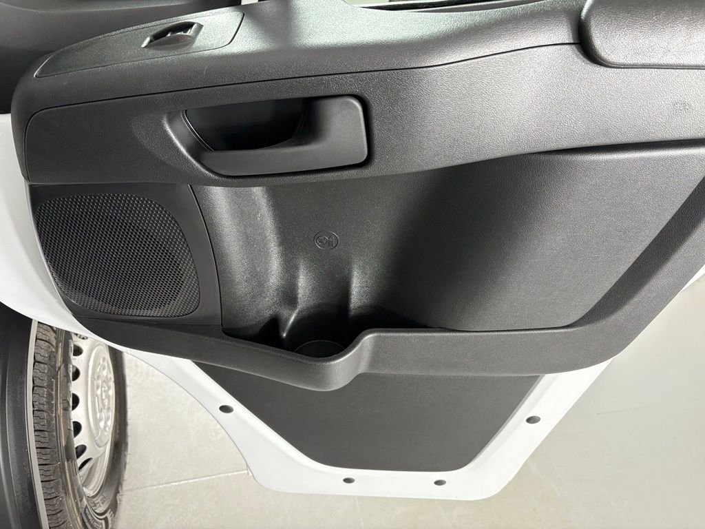 New 2027 Bright White Clearcoat RAM Base image 12