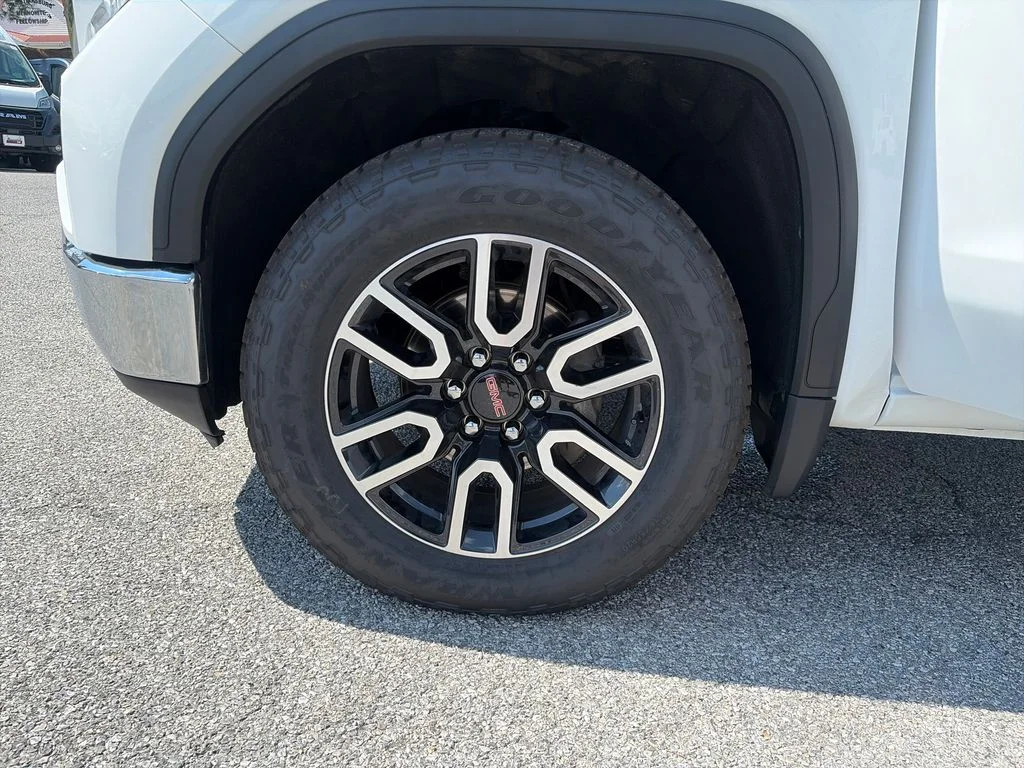Used 2021 Summit White GMC Base image 39