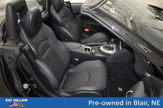 Used 2011 Magnetic Black Metallic Nissan Touring image 9