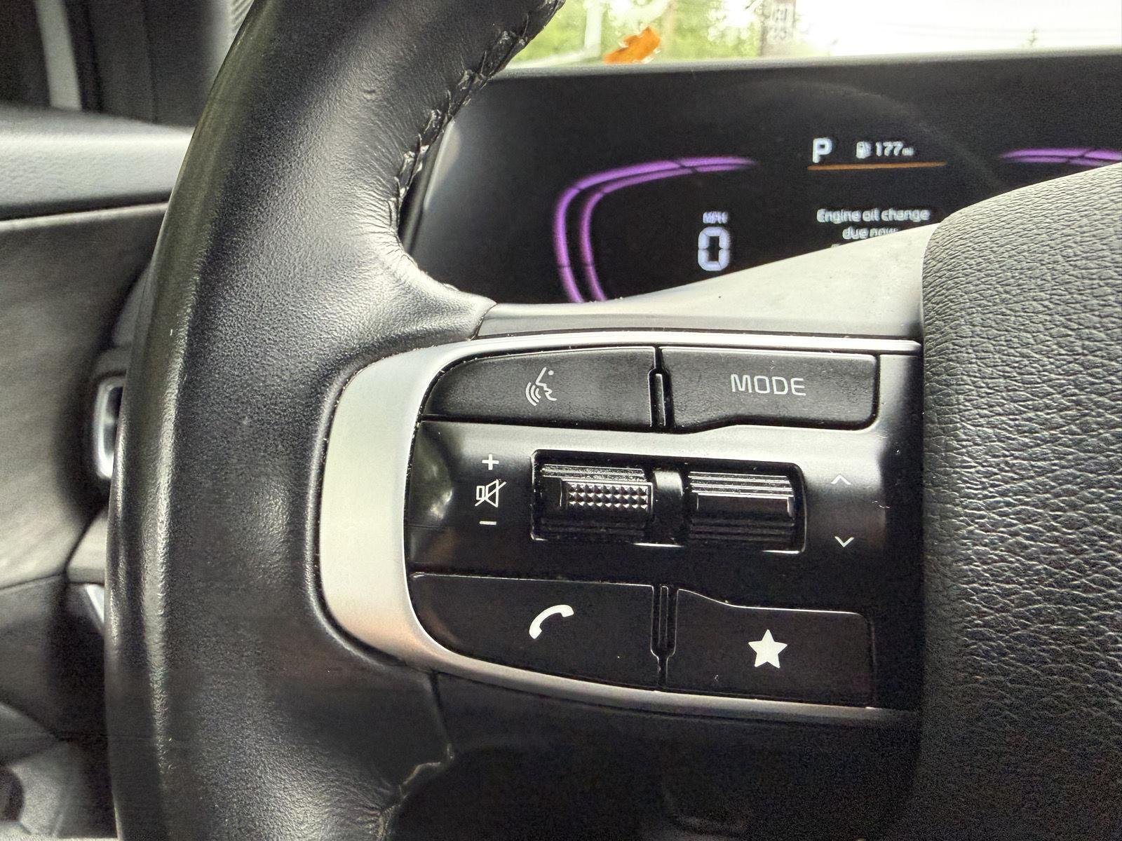 Used 2025 Wolf Gray Kia X-Line image 18