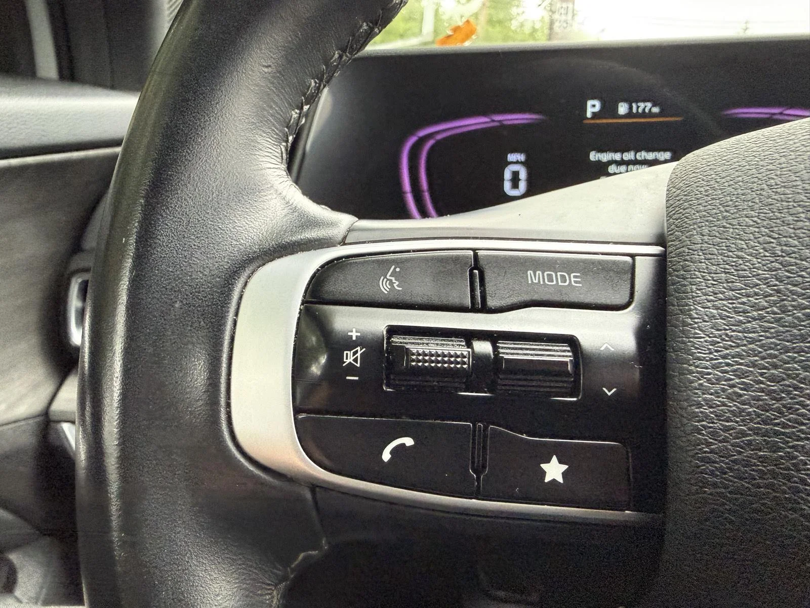 Used 2025 Wolf Gray Kia X-Line image 18