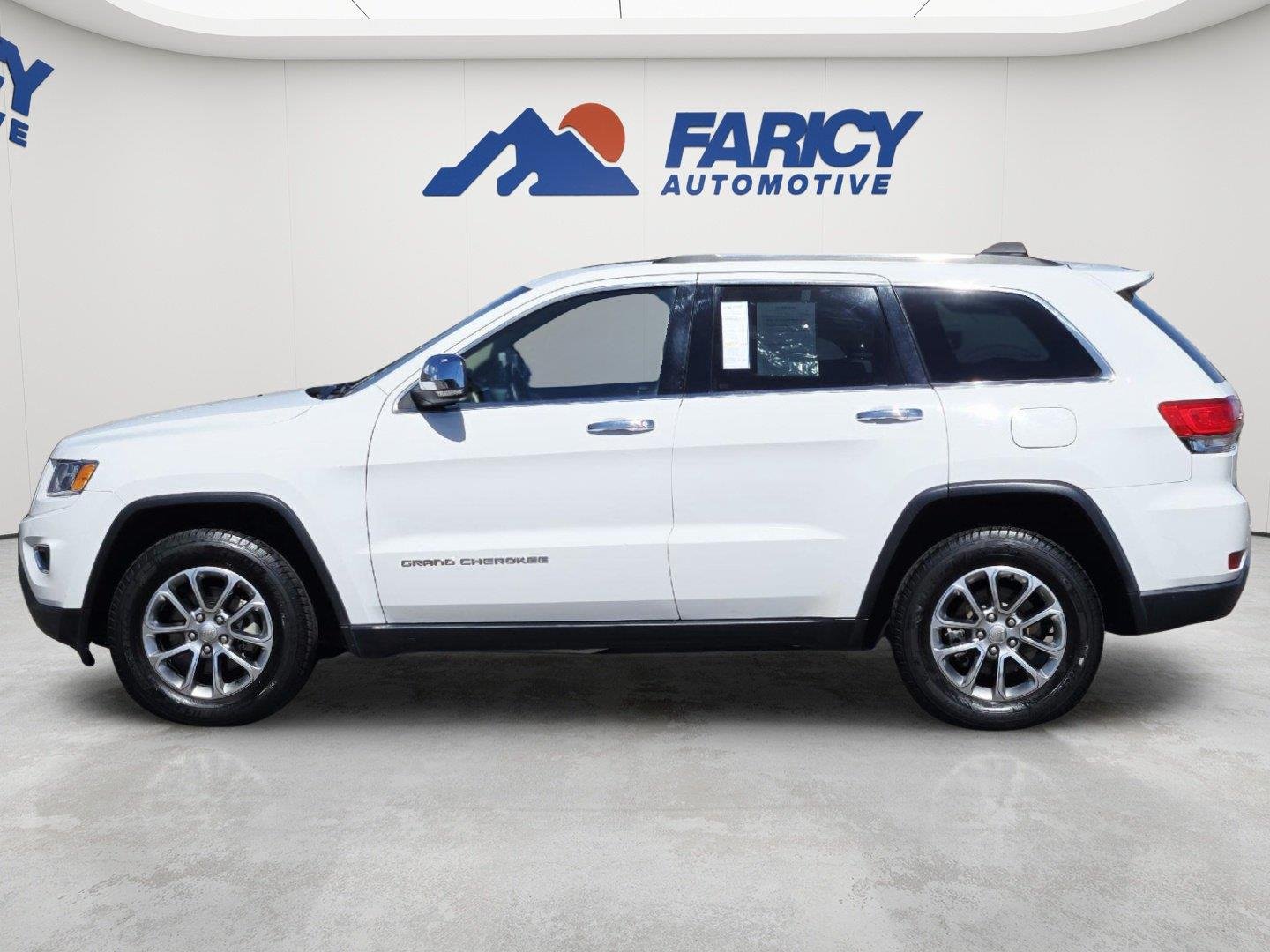 Used 2015 Bright White Clearcoat Jeep Limited image 8