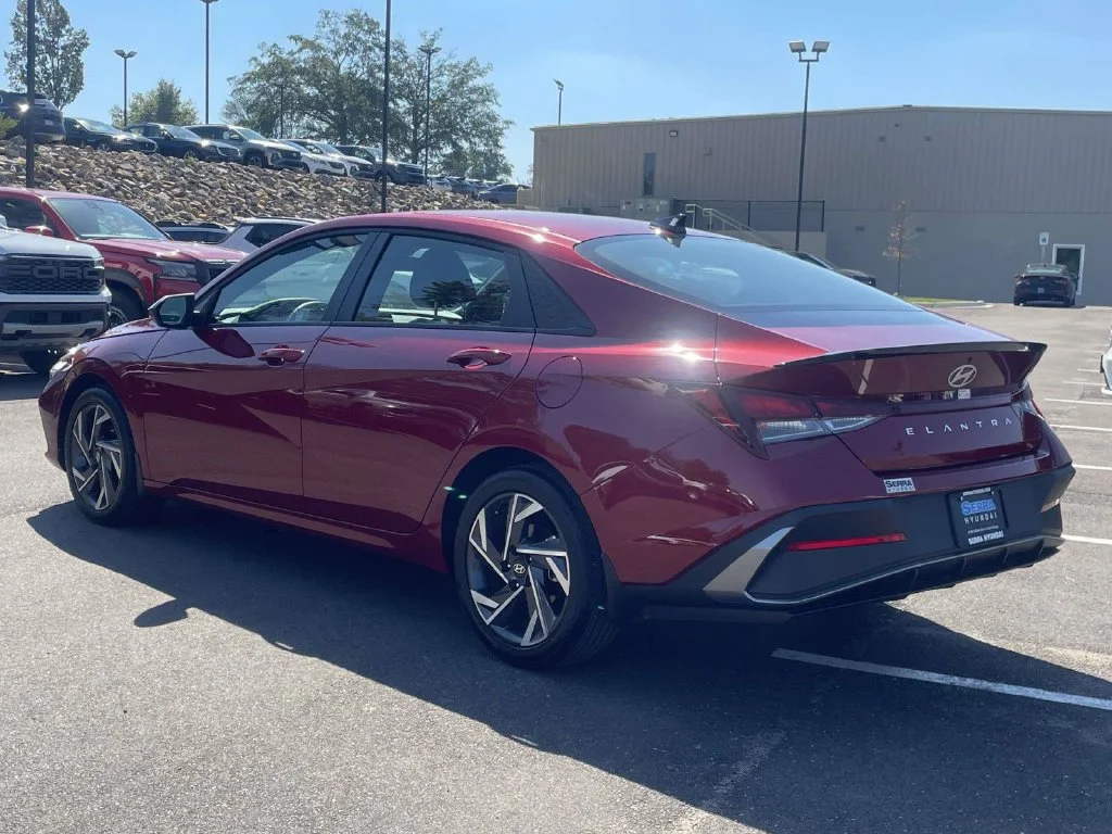 Used 2025 Red Hyundai SEL Sport image 23