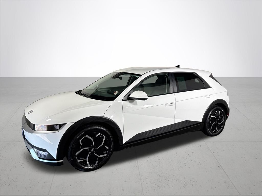 Used 2024 White Hyundai SEL image 2