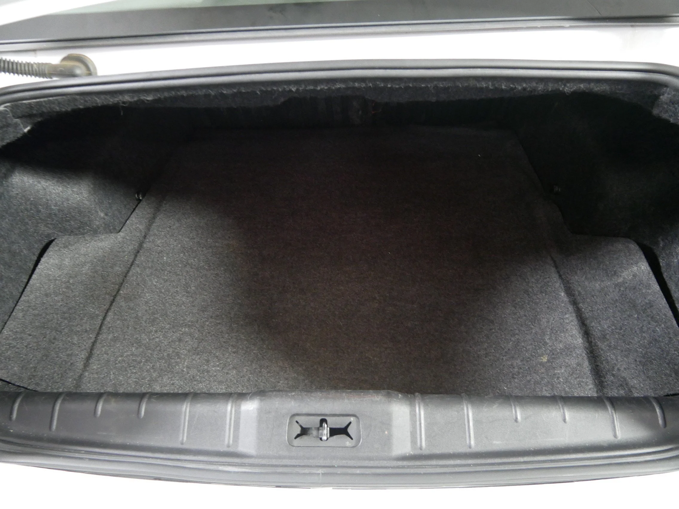 Used 2011 Summit White Chevrolet LS w/1LS image 18
