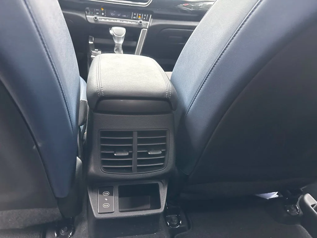 Used 2025 White Kia S image 17