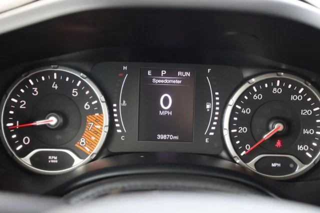 Used 2023 White Jeep Latitude image 26