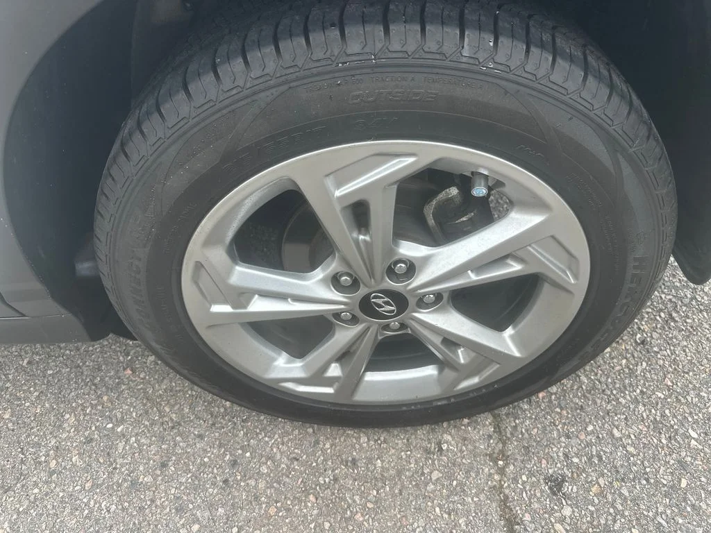 Used 2023 White Hyundai SEL image 19