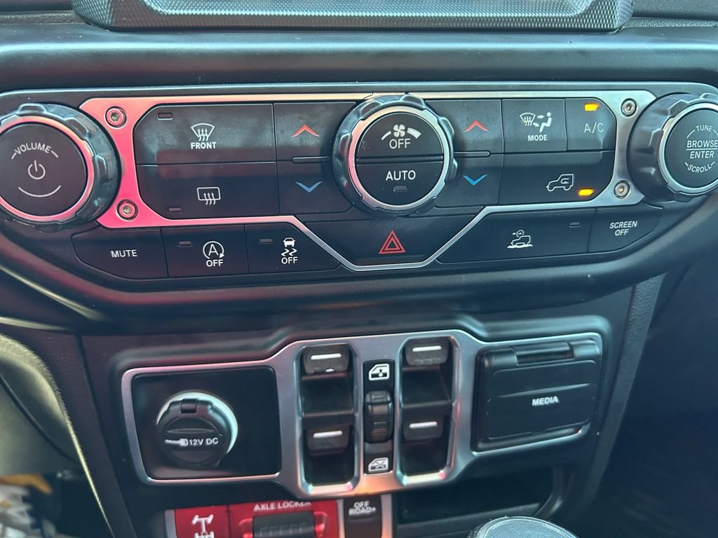 Used 2022 White Jeep Mojave image 29