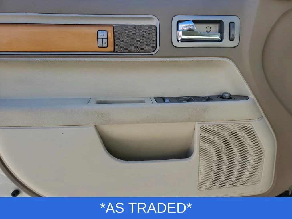 Used 2008 Beige Lincoln Base image 20