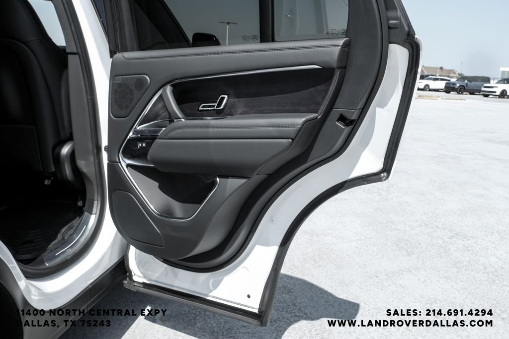 New 2026 Fuji White Land Rover SE image 32