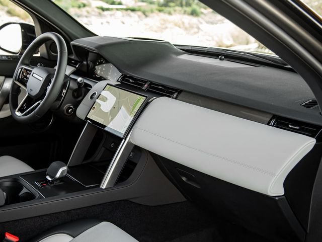 New 2024 Silicon Silver Land Rover SE image 28