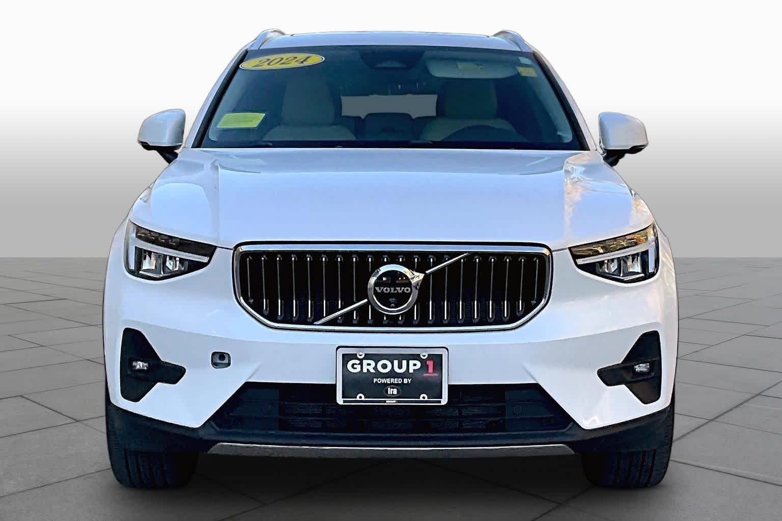 Used 2024 Crystal White Metallic Volvo Plus Bright Theme image 4