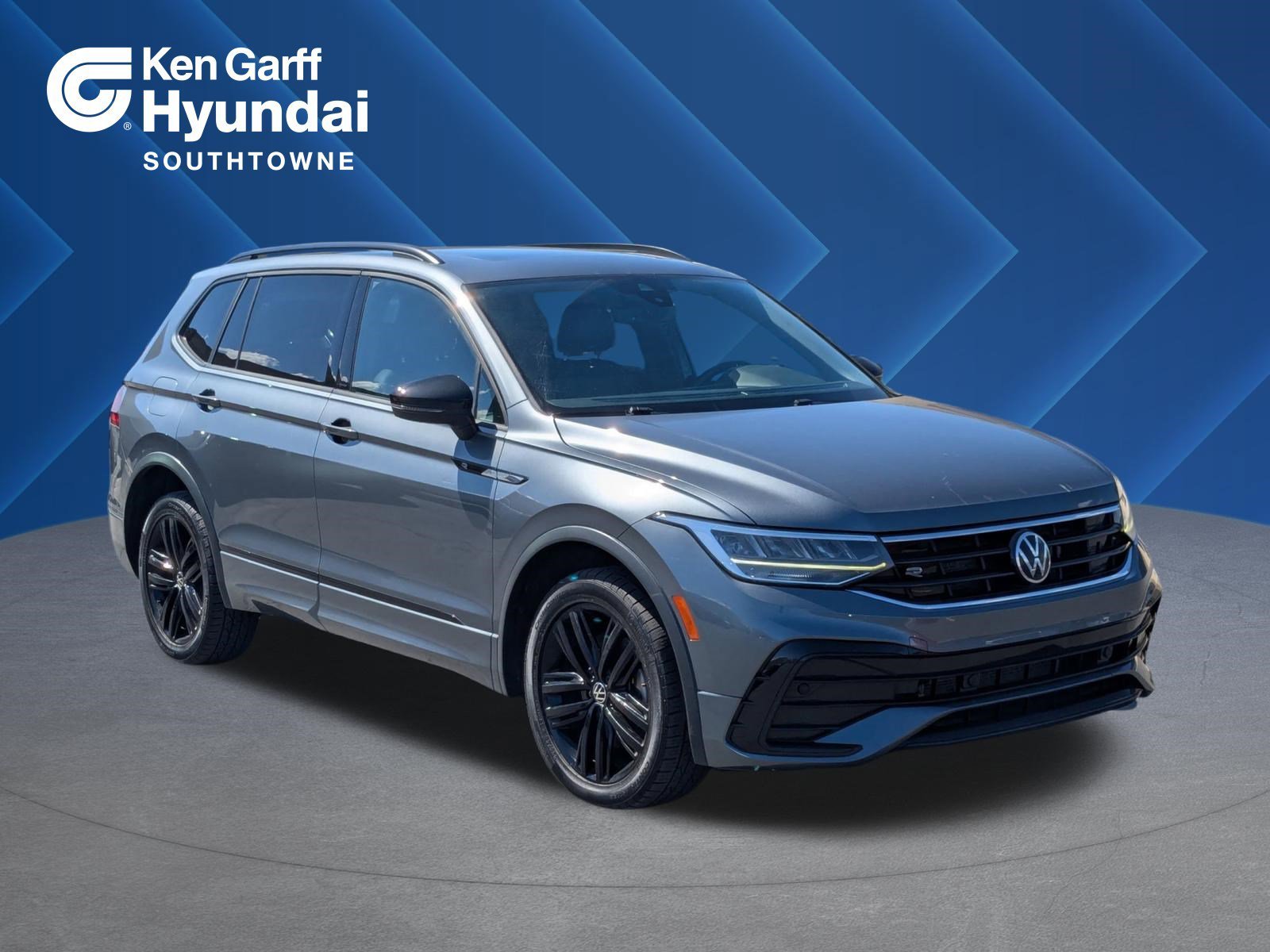 2022 Volkswagen Tiguan 2.0T SE R-Line Black 4Motion's photo