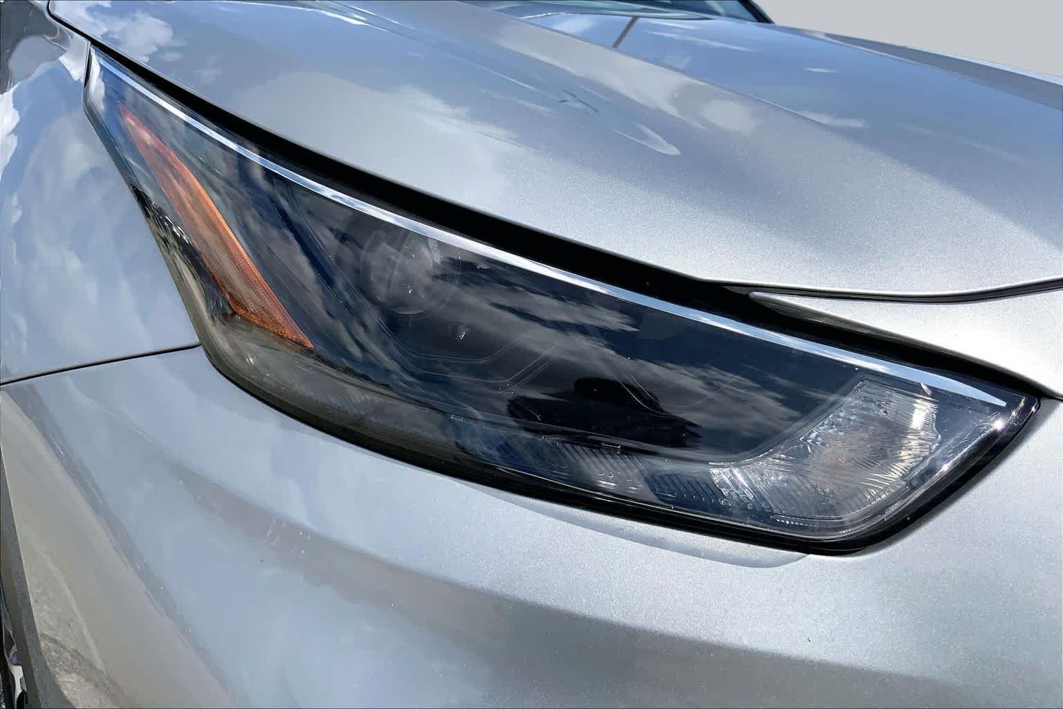 Used 2022 Celestial Silver Metallic Toyota XLE image 27