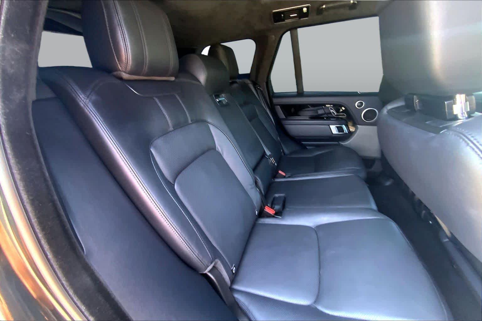 Used 2018 Santorini Black Metallic Land Rover  image 19