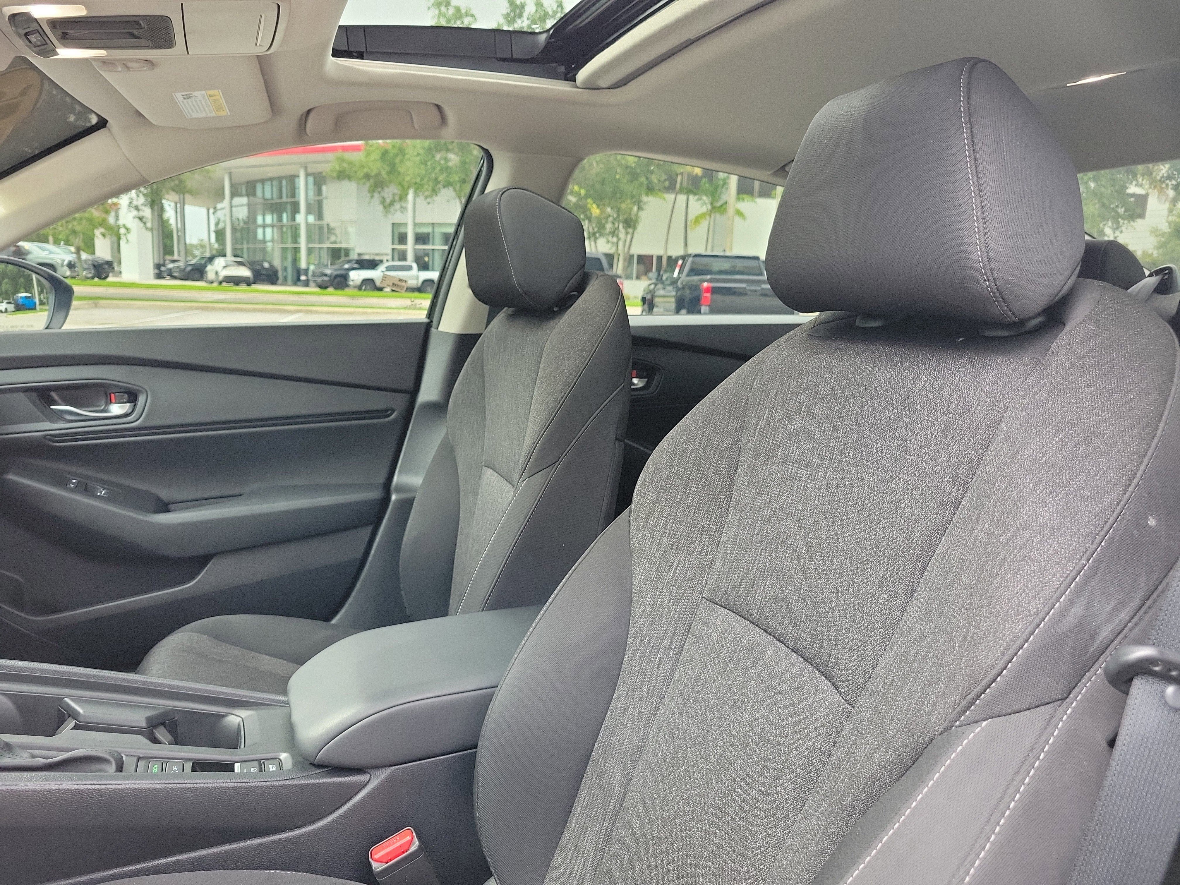 Used 2025 Platinum White Pearl Honda SE image 21