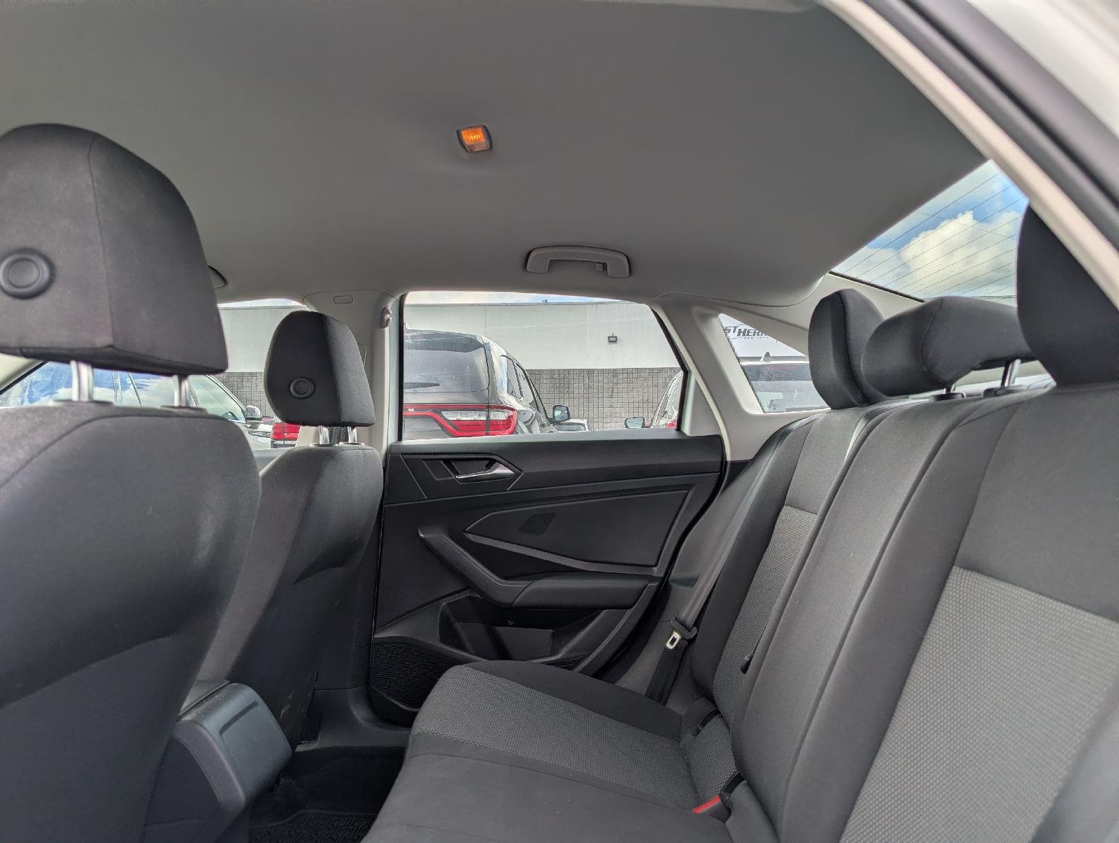 Used 2021 Pure White Volkswagen S image 9