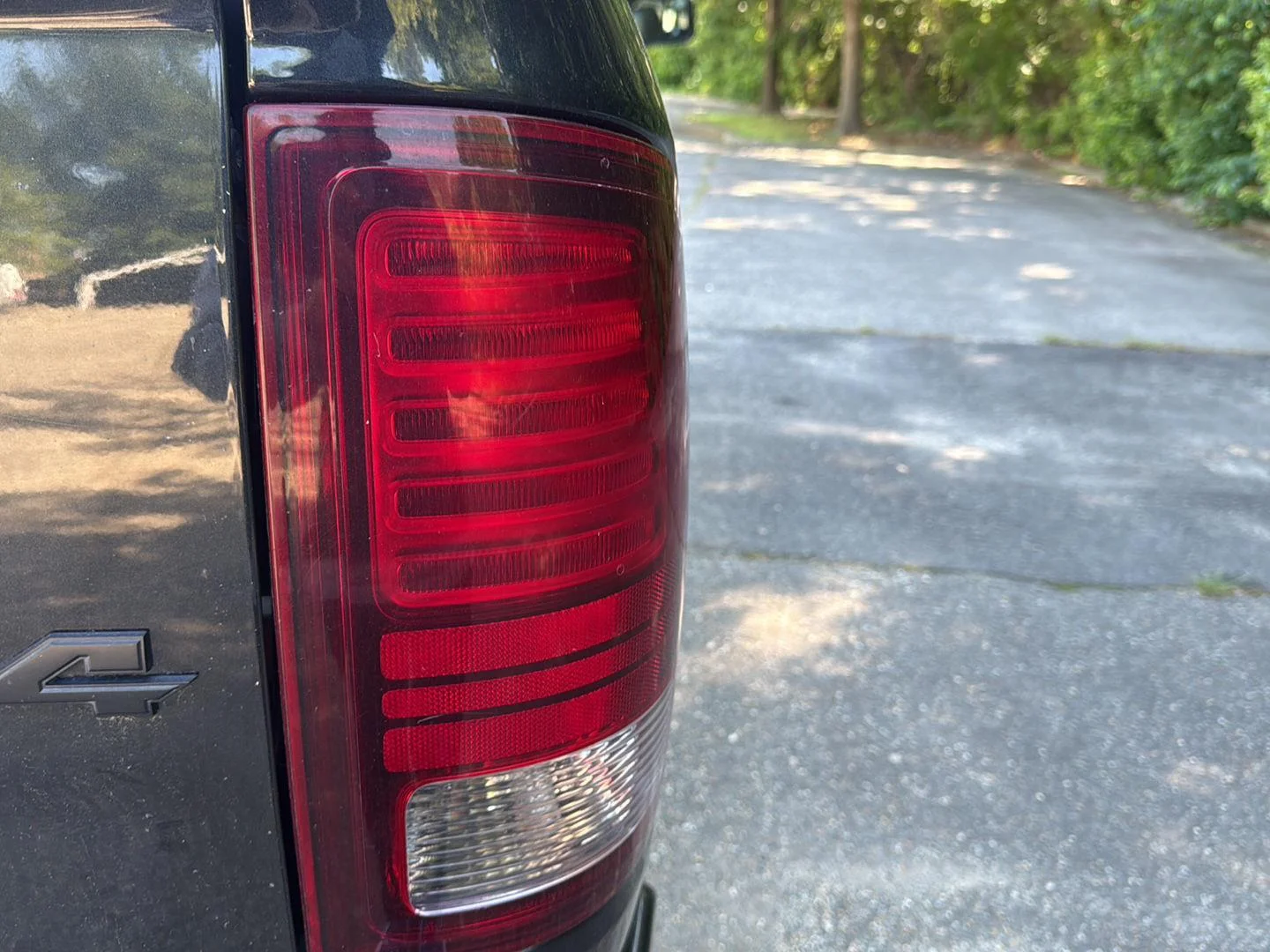 Used 2015 Brilliant Black Crystal Pearl Ram Sport image 12