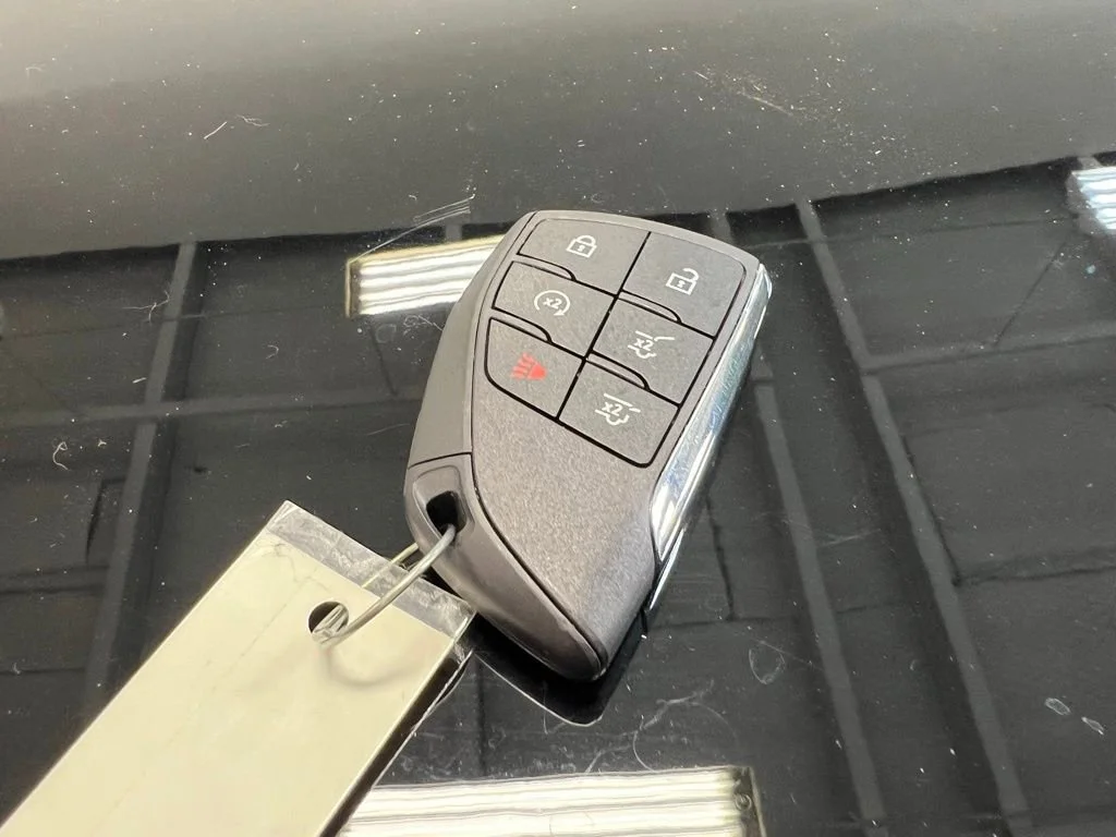 Used 2022 Onyx Black GMC Denali image 32