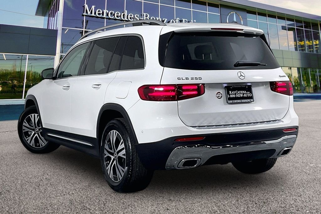 New 2026 Polar White Mercedes-Benz GLB 250 image 3