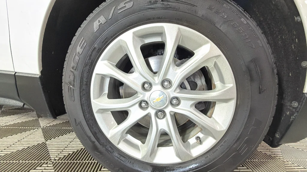 Used 2018 IRIDESCENT PEARL TRICOAT Chevrolet LT image 34