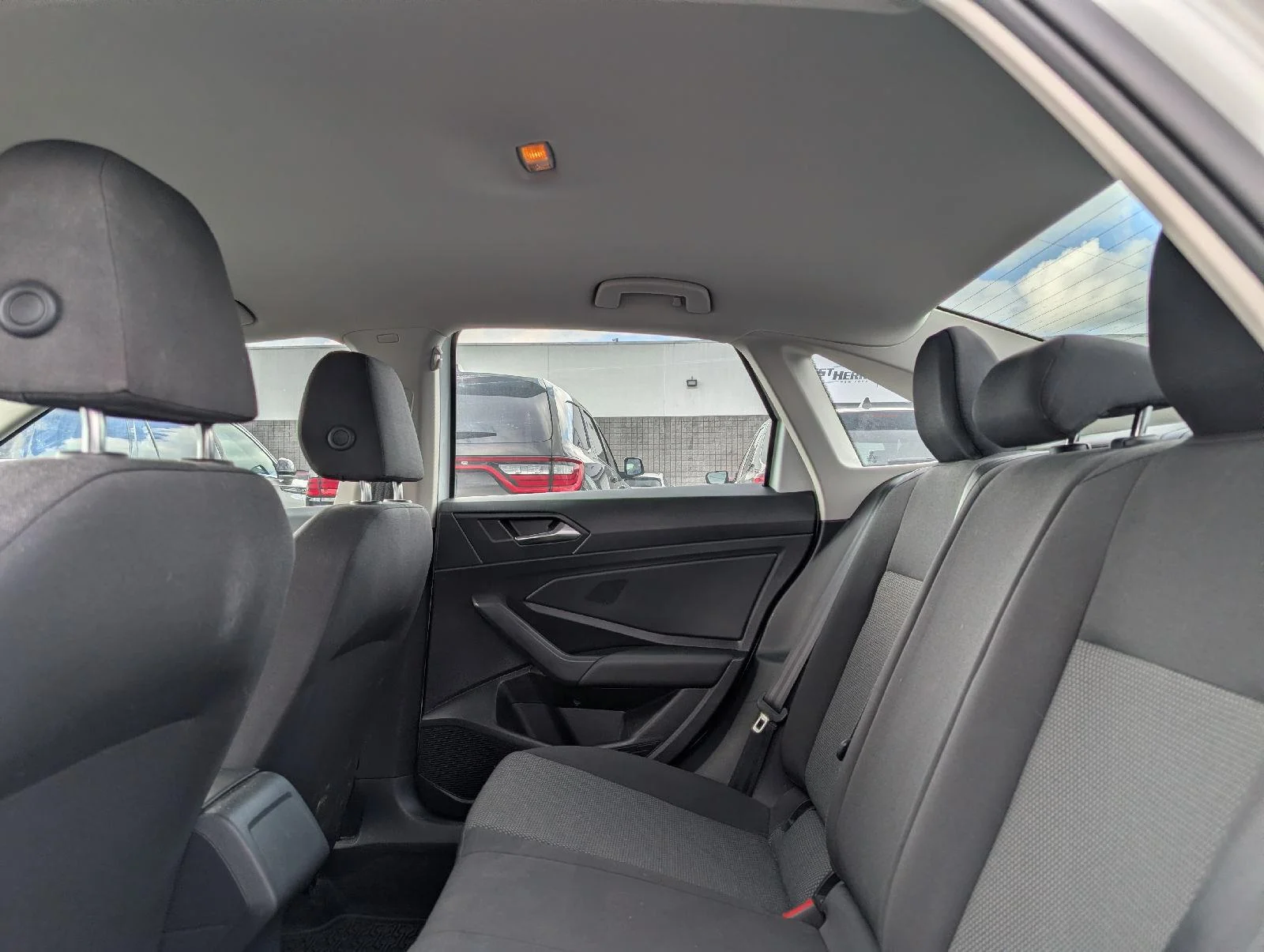 Used 2021  Volkswagen S image 9
