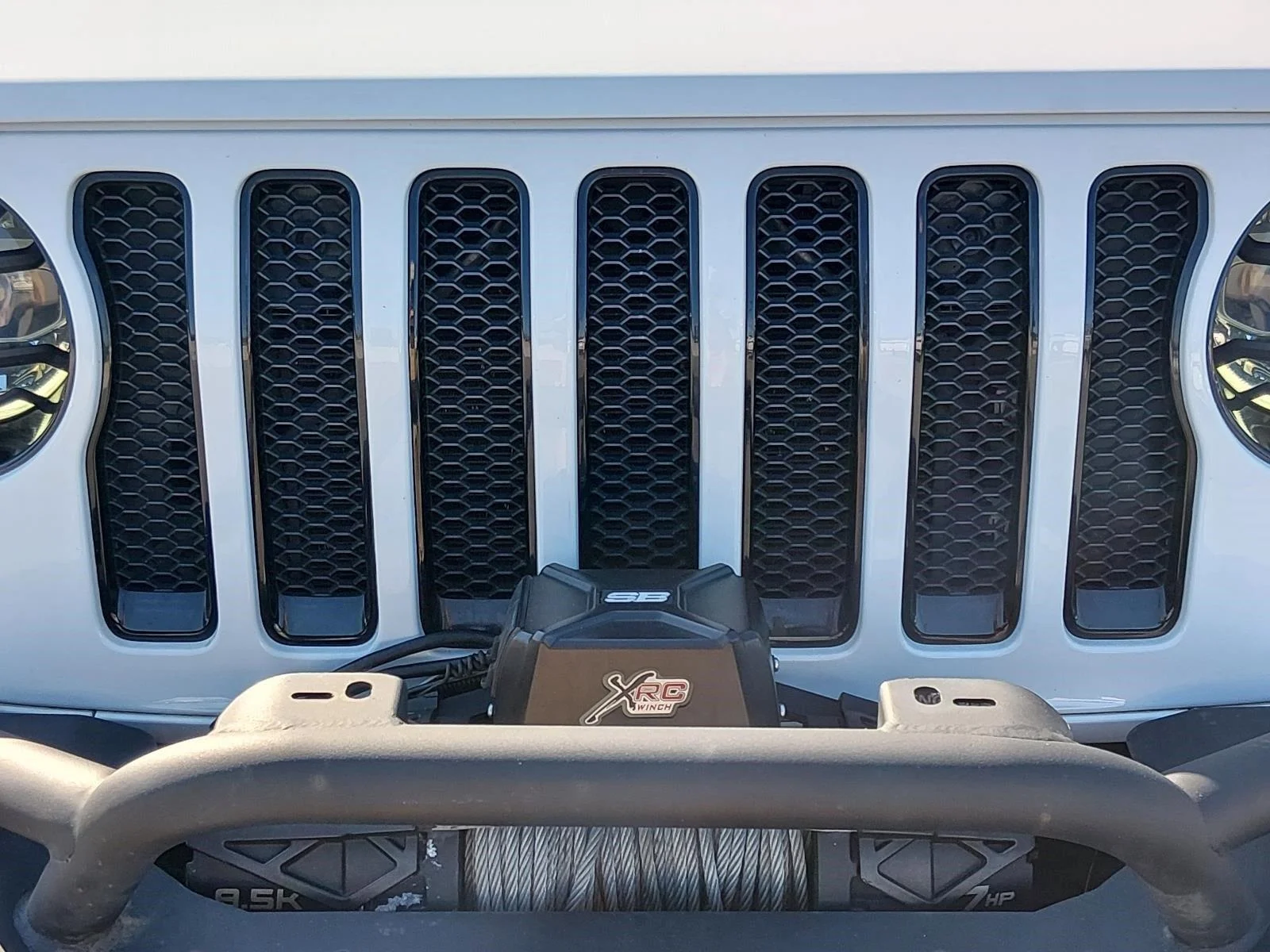 Used 2020 Bright White Clearcoat Jeep Sahara Altitude image 9