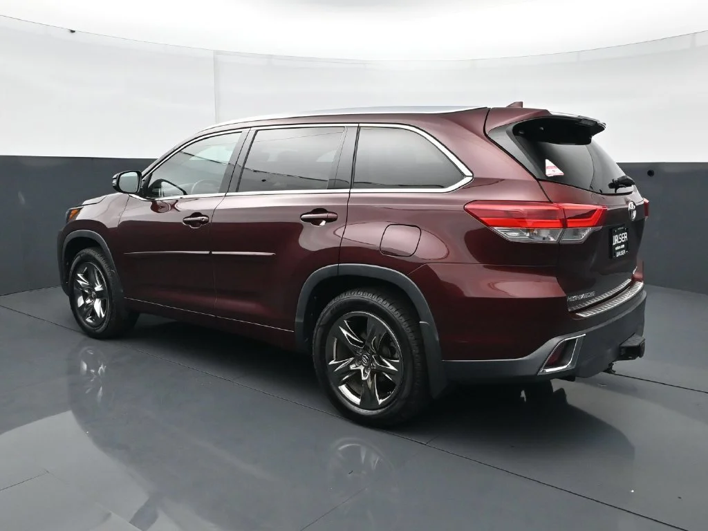 Used 2018 Ooh La La Rouge Mica Toyota Limited Platinum image 5