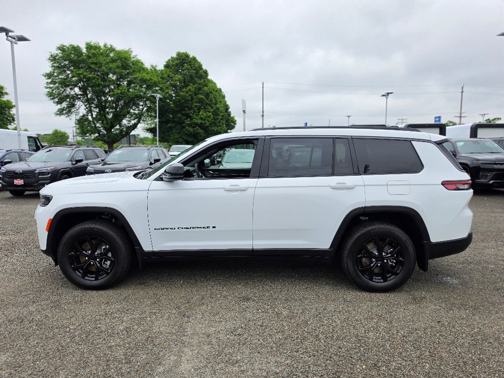 New 2026 Bright White Clear-Coat Exterior Paint Jeep Altitude image 9