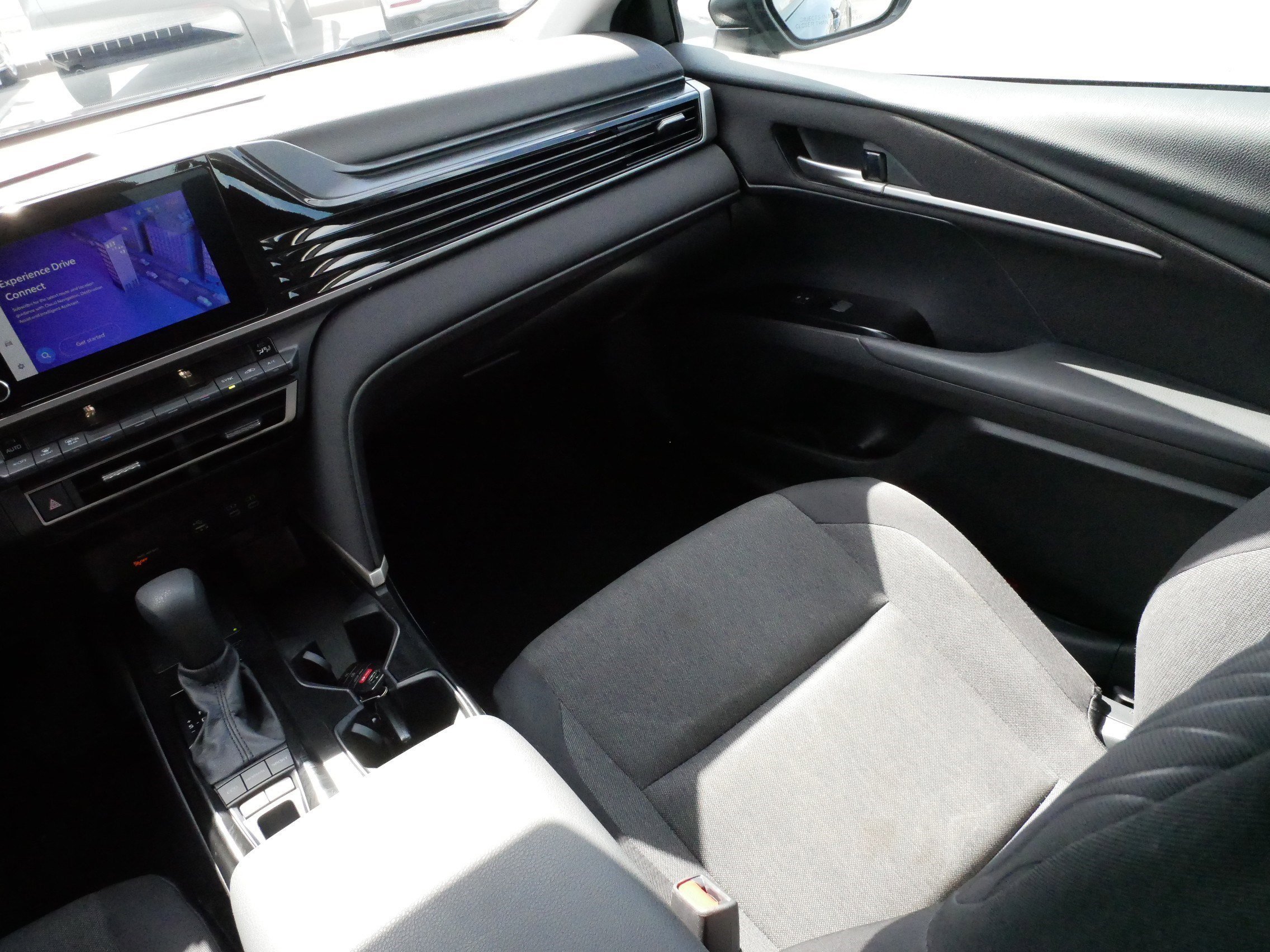 2025 Toyota Camry LE - Photo 11