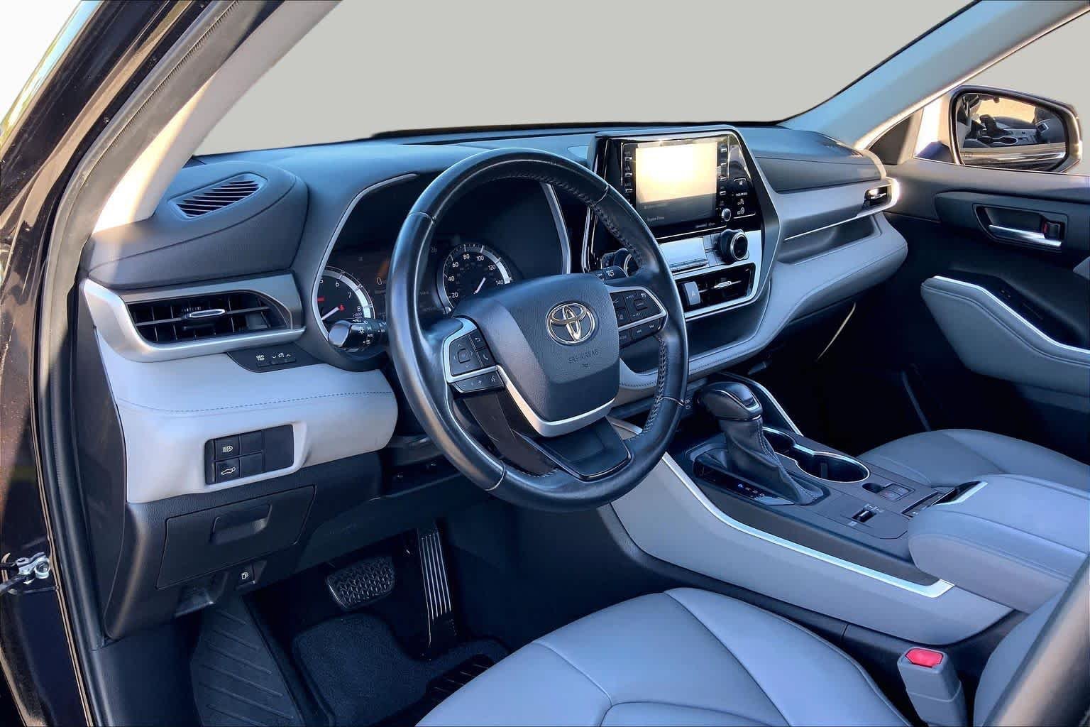 Used 2022 Opulent Amber Toyota XLE image 32