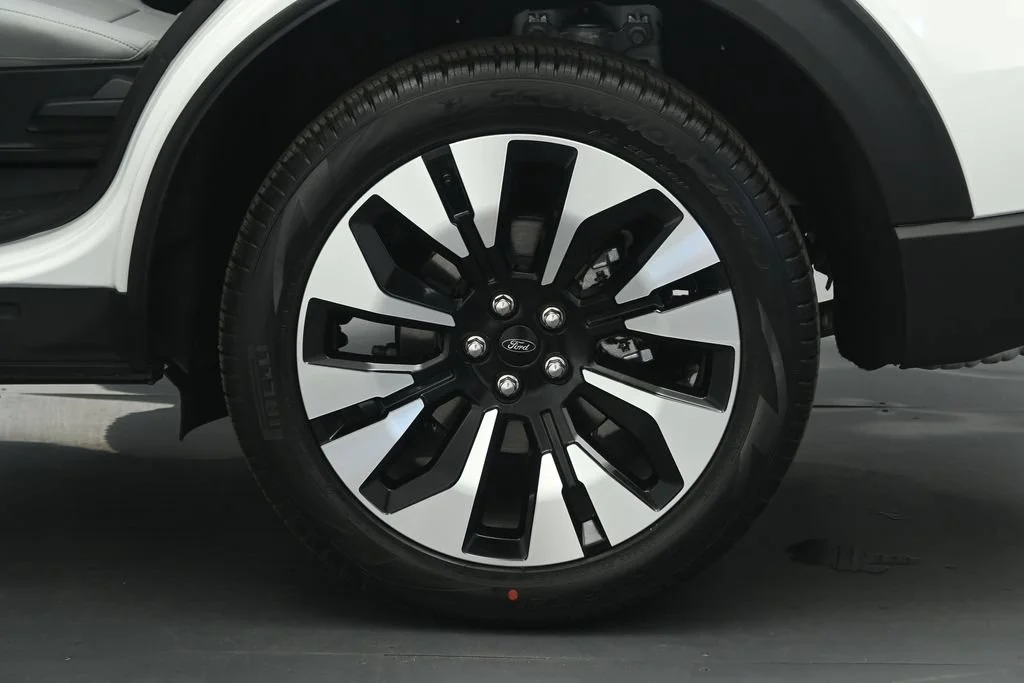 New 2026 White Ford Platinum image 21