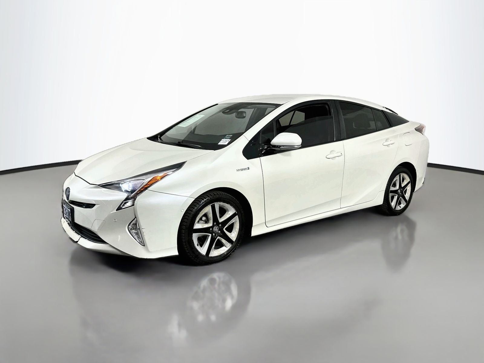 Used 2016 Blizzard Pearl Toyota Four Touring image 3