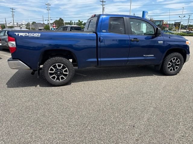 Used 2014 Blue Toyota SR5 image 24