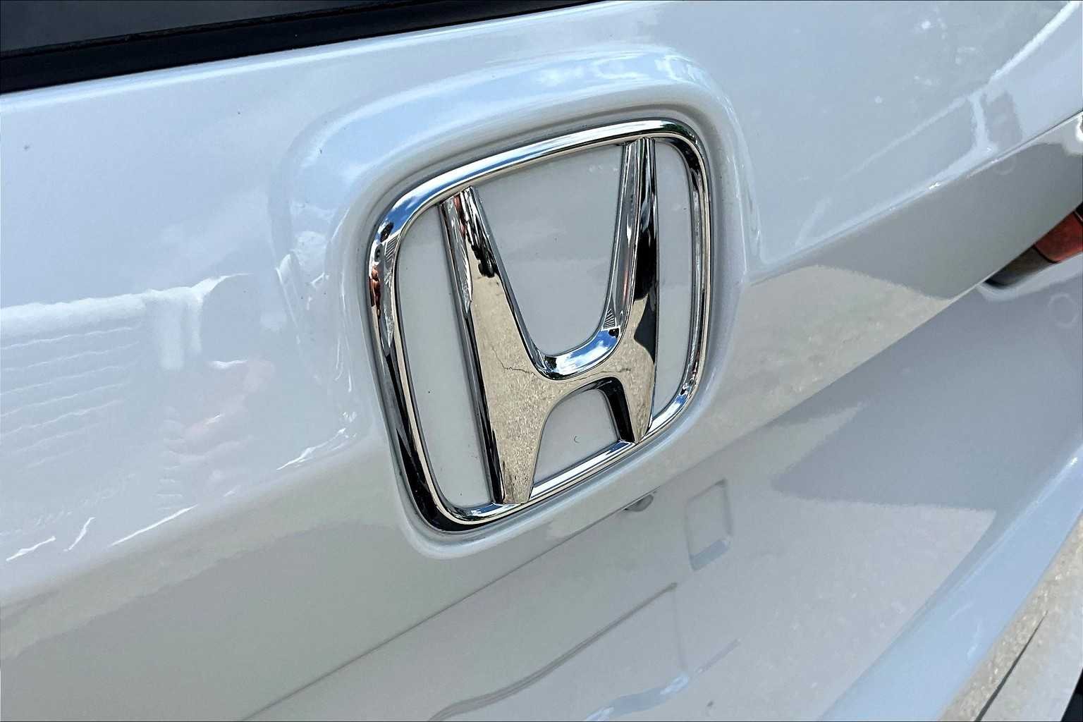 Used 2023 Platinum White Pearl Honda Sport image 30